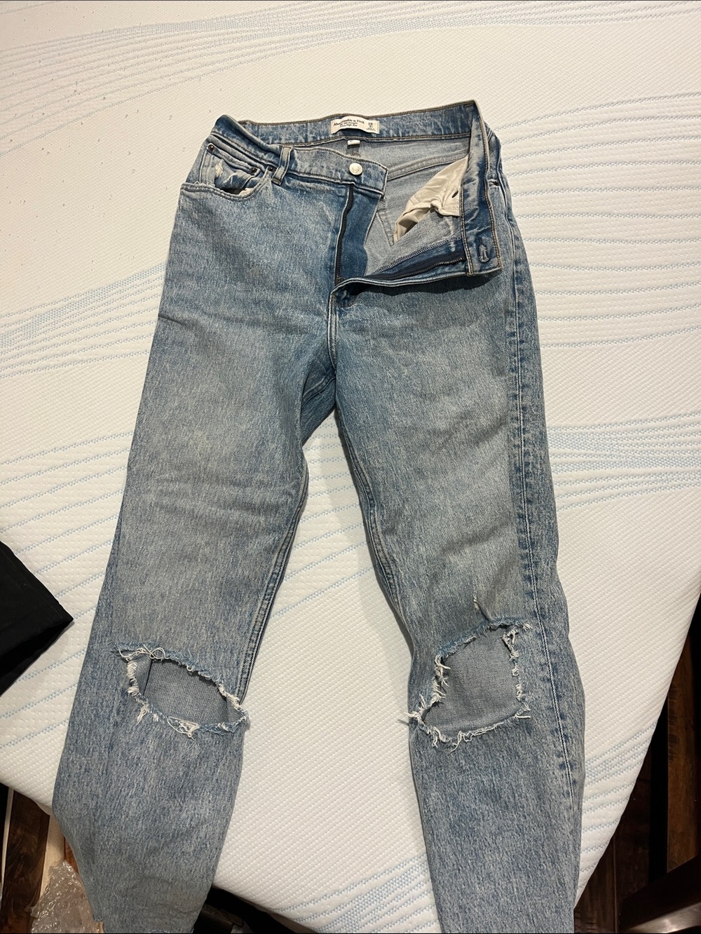 ABERCROMBIE Light Blue Distressed WOMENS Jeans